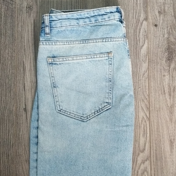 Forever 21 Distressed Boyfriend Jeans- Size 26 - Picture 4 of 6